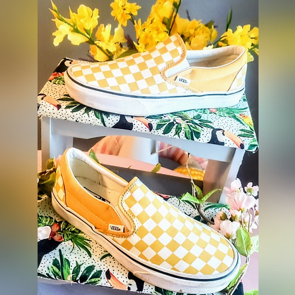 VANS New Womens Size 8.5 Checkerboard Classic Slip-On Ochre & True White